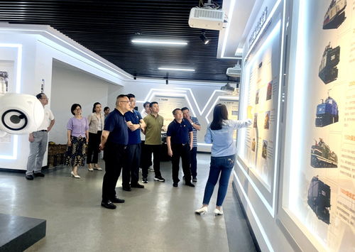 汲取奮進(jìn)力量 譜寫時(shí)代新篇——學(xué)校主題教育讀書班赴湘電集團(tuán)廠史館開展學(xué)習(xí)