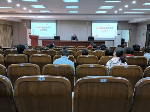 筑牢國(guó)家安全意識(shí)，共享書香閱讀時(shí)光——圖書館開展“全民國(guó)家安全教育日”專題學(xué)習(xí)教育圖書活動(dòng)